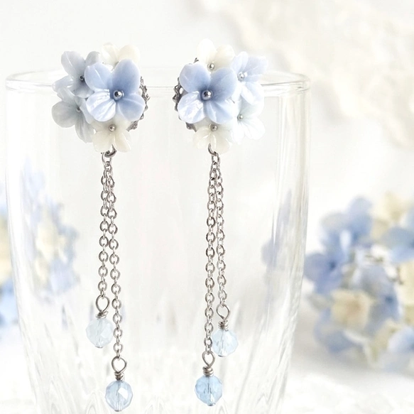 紫陽花×アクアマリン 揺れるピアス／イヤリング 淡水色のフラワーアクセサリー