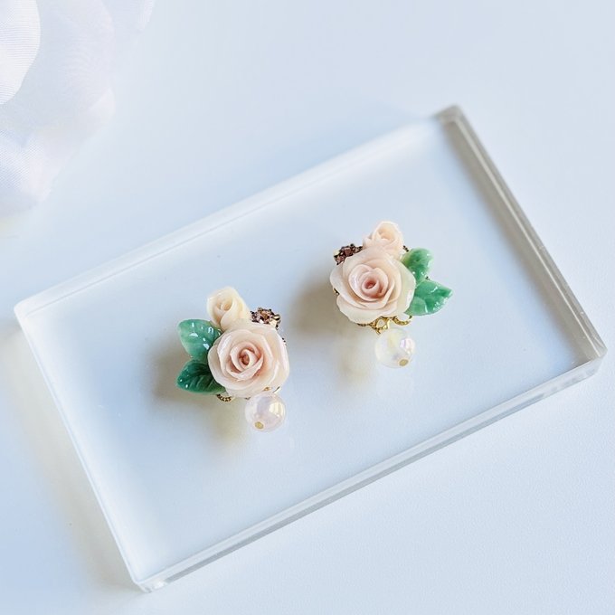 ピンクローズ 蕾ピアス｜ローズクォーツ｜天然石｜花モチーフ